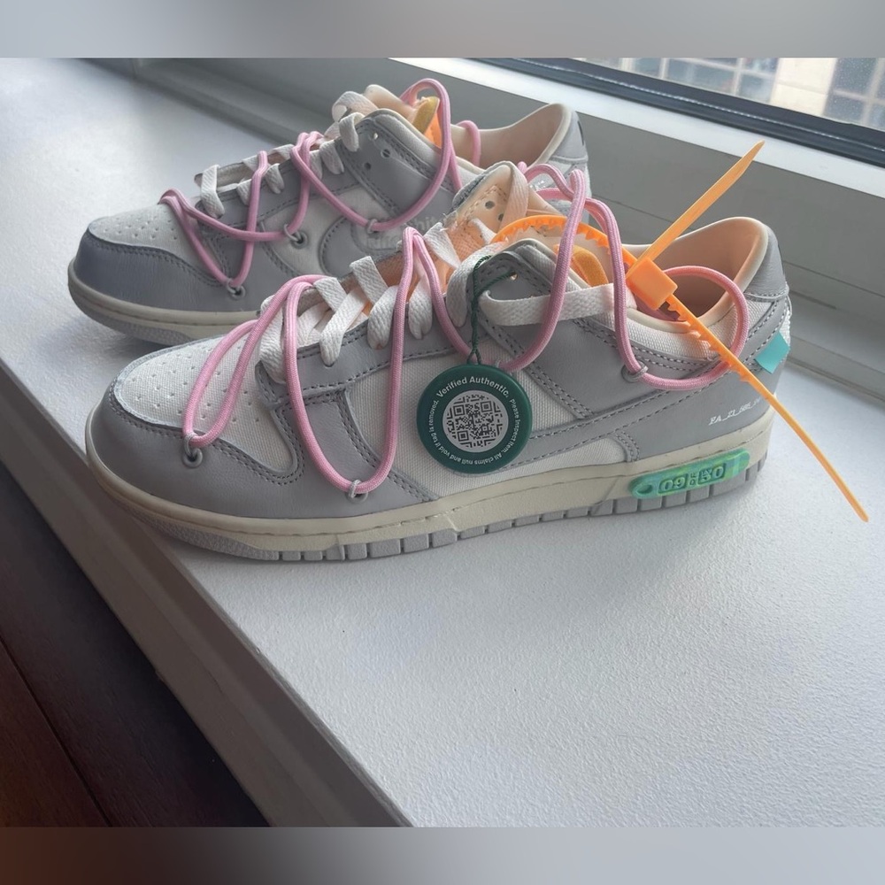 Off-White x Nike Dunk Low men’s 7.5. 9 women’s NIB